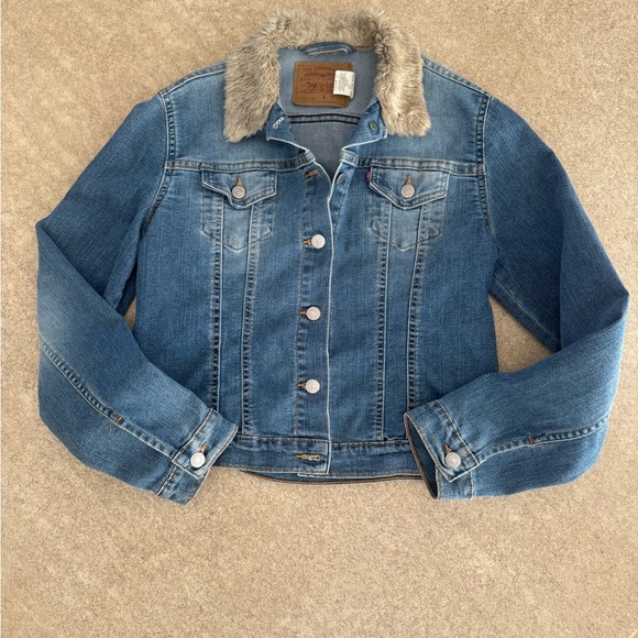 Levi's Denim Jacket with Faux Fur collar - Picture 1 of 8